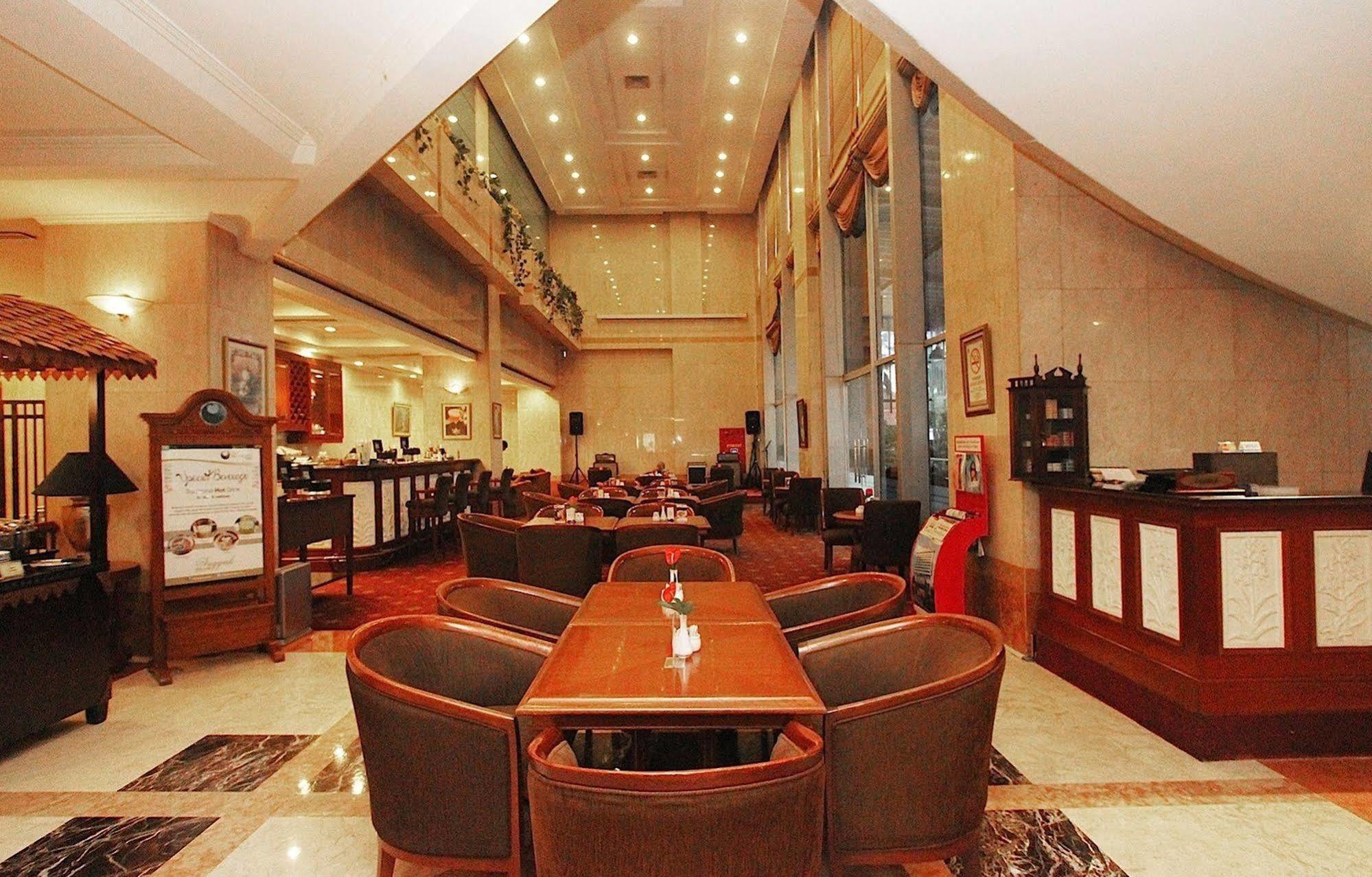 Hotel Bidakara ג'קרטה מראה חיצוני תמונה
